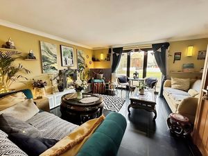 COLLINGWOOD ROAD- click for photo gallery